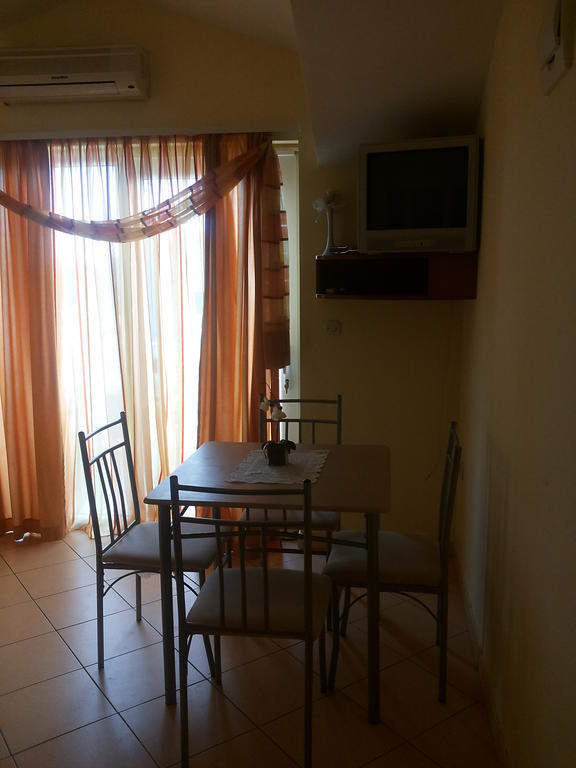 Apartments Villa Dalmatina Βόντιτσε Δωμάτιο φωτογραφία